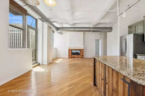 Living - 500 S Clinton St #710, Chicago, IL 60607 photo 5 of 8