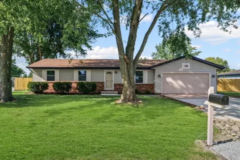 3 Southview Dr, Sidney, IL 61877