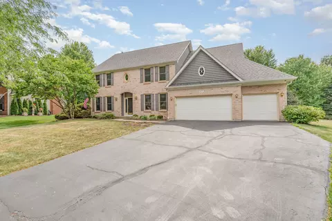 975 Pinecrest Dr, Sugar Grove, IL 60554