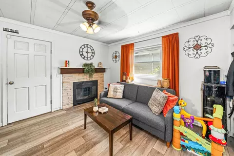 Living - 1105 E 5th St, Sandwich, IL 60548 photo 2 of 2