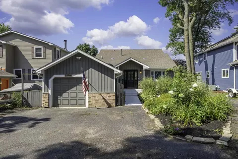 33760 N Lake Shore Dr, Grayslake, IL 60030