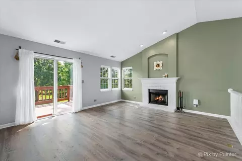 279 Snug Harbor Dr, Willowbrook, IL 60527 photo 2