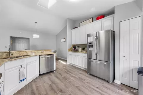 279 Snug Harbor Dr, Willowbrook, IL 60527 photo 5
