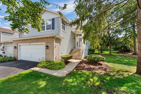 279 Snug Harbor Dr, Willowbrook, IL 60527