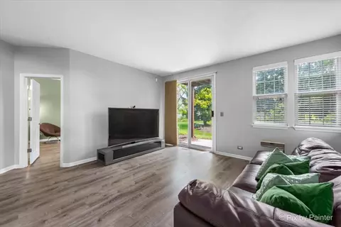 279 Snug Harbor Dr, Willowbrook, IL 60527 photo 8