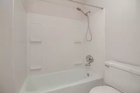 Bath - 11 Cypress Sq, Elgin, IL 60123 photo 1 of 4