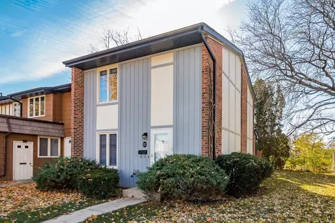 11 Cypress Sq, Elgin, IL 60123