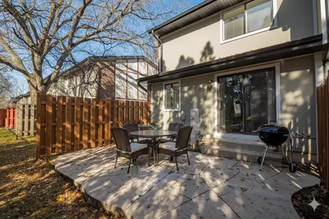 Exterior - 11 Cypress Sq, Elgin, IL 60123 photo 2 of 2