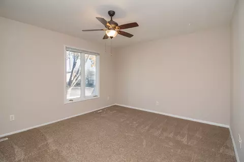 Bedroom - 11 Cypress Sq, Elgin, IL 60123 photo 4 of 6