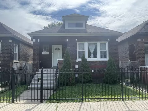 8233 S Manistee Ave, Chicago, IL 60617
