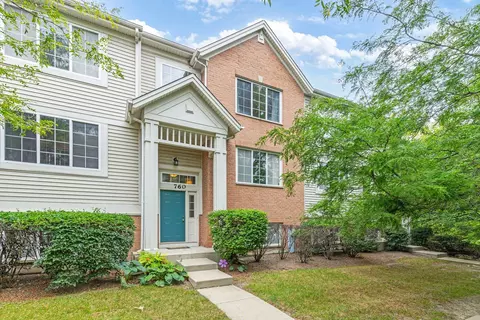 760 Hanbury Dr, Des Plaines, IL 60016