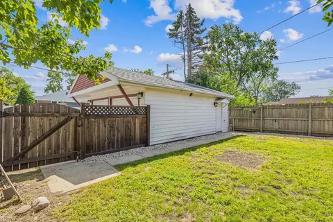Exterior - 1265 S Wolf Rd, Des Plaines, IL 60018 photo 4 of 9
