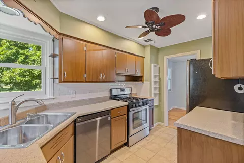 Kitchen - 1265 S Wolf Rd, Des Plaines, IL 60018 photo 1 of 2