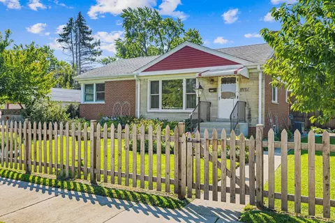 1265 S Wolf Rd, Des Plaines, IL 60018