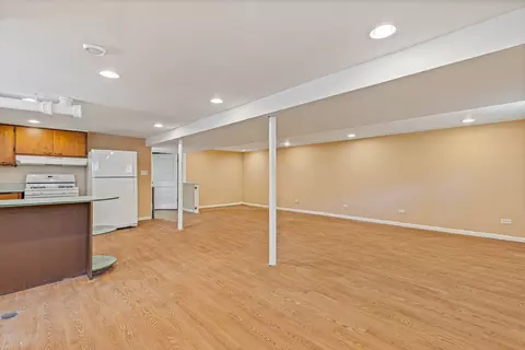 Living - 1265 S Wolf Rd, Des Plaines, IL 60018 photo 6 of 6