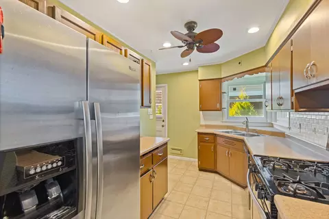 Kitchen - 1265 S Wolf Rd, Des Plaines, IL 60018 photo 2 of 2