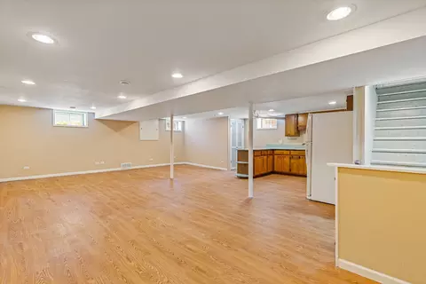 Living - 1265 S Wolf Rd, Des Plaines, IL 60018 photo 5 of 6