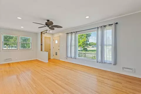 Living - 1265 S Wolf Rd, Des Plaines, IL 60018 photo 3 of 6