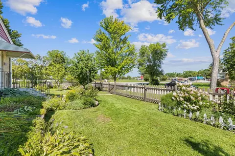 Exterior - 1265 S Wolf Rd, Des Plaines, IL 60018 photo 2 of 9