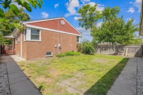 Exterior - 1265 S Wolf Rd, Des Plaines, IL 60018 photo 5 of 9