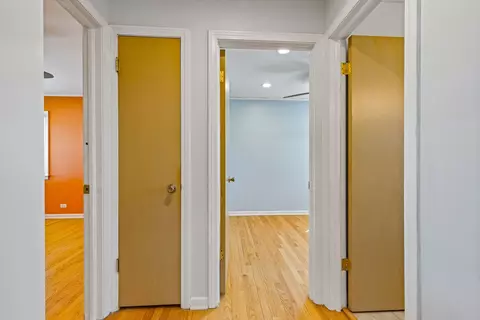 Entry Way - 1265 S Wolf Rd, Des Plaines, IL 60018 photo 1 of 2