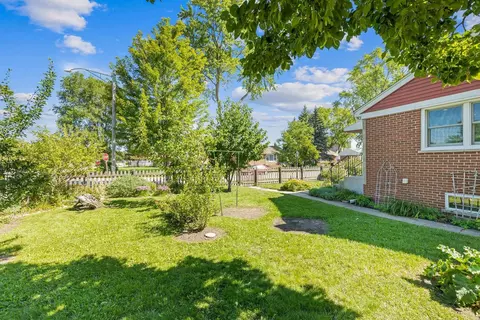 Exterior - 1265 S Wolf Rd, Des Plaines, IL 60018 photo 3 of 9