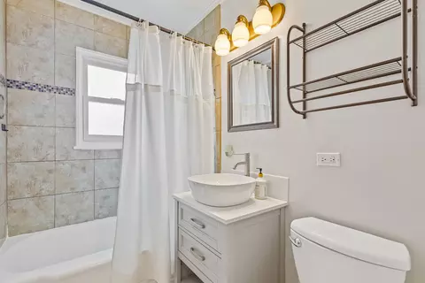 Bath - 1265 S Wolf Rd, Des Plaines, IL 60018 photo 1 of 2