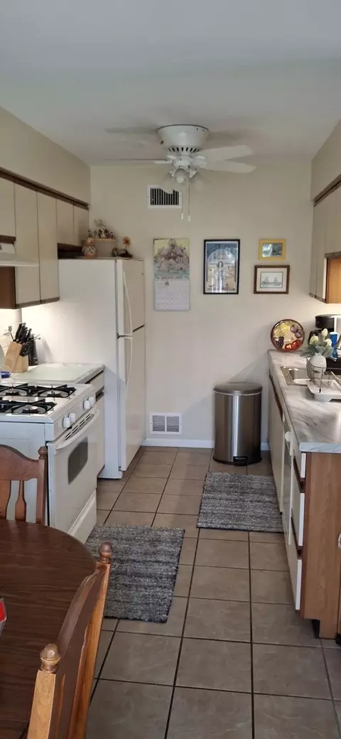 Kitchen - 1244 Nova Ct #1244, Wheeling, IL 60090 photo 2 of 2