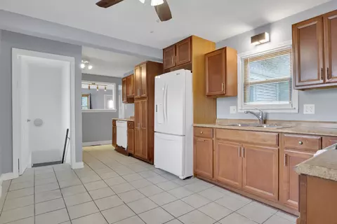 Entry Way - 3812 148th St, Midlothian, IL 60445 photo 1 of 2