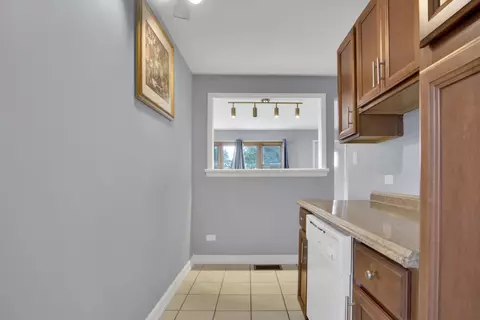Kitchen - 3812 148th St, Midlothian, IL 60445 photo 2 of 2