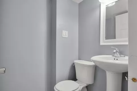 Bath - 3812 148th St, Midlothian, IL 60445 photo 2 of 2