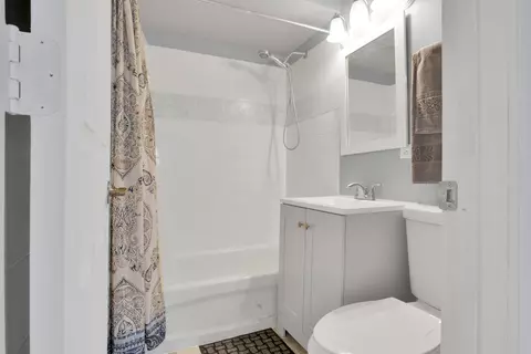Bath - 3812 148th St, Midlothian, IL 60445 photo 1 of 2