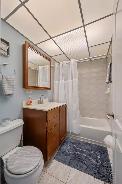 Bath - 2839 E 130th St, Chicago, IL 60633 photo 1 of 1