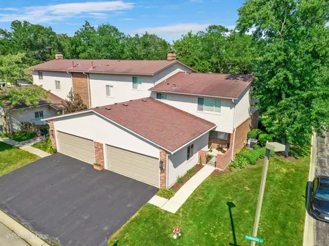 2 S761 Theresa Ct #761, Oak Brook, IL 60523