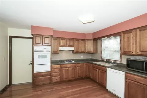 Kitchen - 416 W North Ave, Bartlett, IL 60103 photo 3 of 3