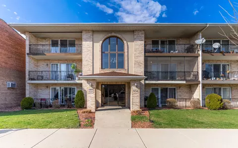 6154 W 63rd St #3W, Chicago, IL 60638