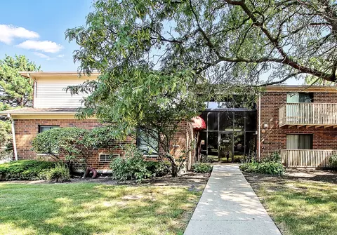 33661 N Royal Oak Ln #101, Grayslake, IL 60030