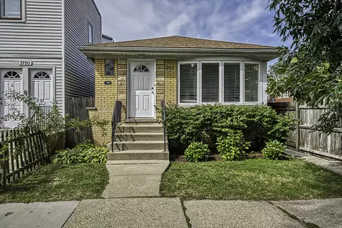 3752 N Albany Ave, Chicago, IL 60618