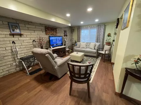 Living - 299 Dover Ln, Des Plaines, IL 60018 photo 2 of 3