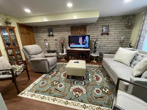 Living - 299 Dover Ln, Des Plaines, IL 60018 photo 3 of 3