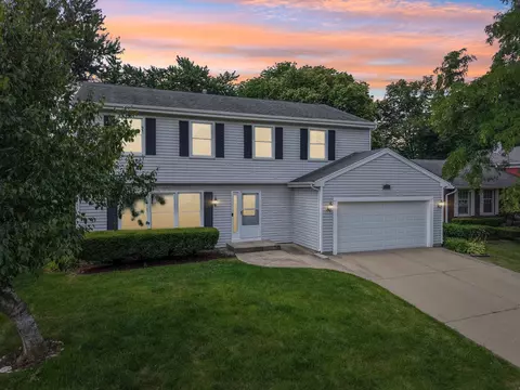 78 N Walnut Ln, Schaumburg, IL 60194