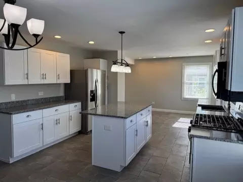 Kitchen - 425 Northlake Rd, Lakemoor, IL 60051 photo 3 of 5