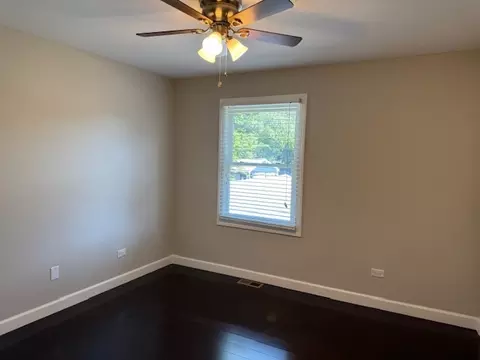 Bedroom - 425 Northlake Rd, Lakemoor, IL 60051 photo 1 of 2