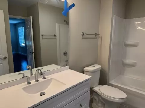 Bath - 425 Northlake Rd, Lakemoor, IL 60051 photo 2 of 2