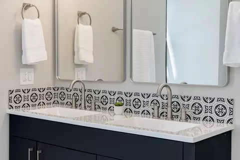 Bath - 41 E 8th St #1401, Chicago, IL 60605 photo 2 of 4
