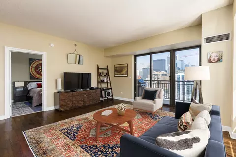 Living - 41 E 8th St #1401, Chicago, IL 60605 photo 3 of 3