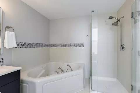 Bath - 41 E 8th St #1401, Chicago, IL 60605 photo 3 of 4