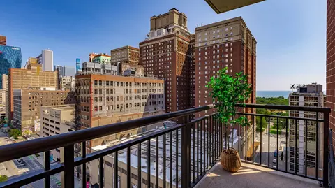 View/Area - 41 E 8th St #1401, Chicago, IL 60605 photo 2 of 4