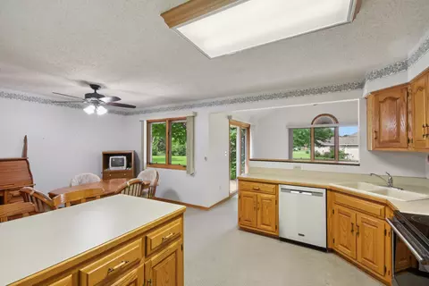 1032 Edgewater Dr, Morris, IL 60450 photo 7