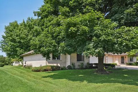 1032 Edgewater Dr, Morris, IL 60450 photo 2